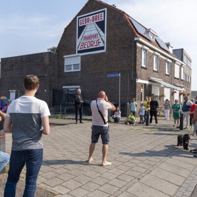 Onthulling gerestaureerde muurschildering Van Bree